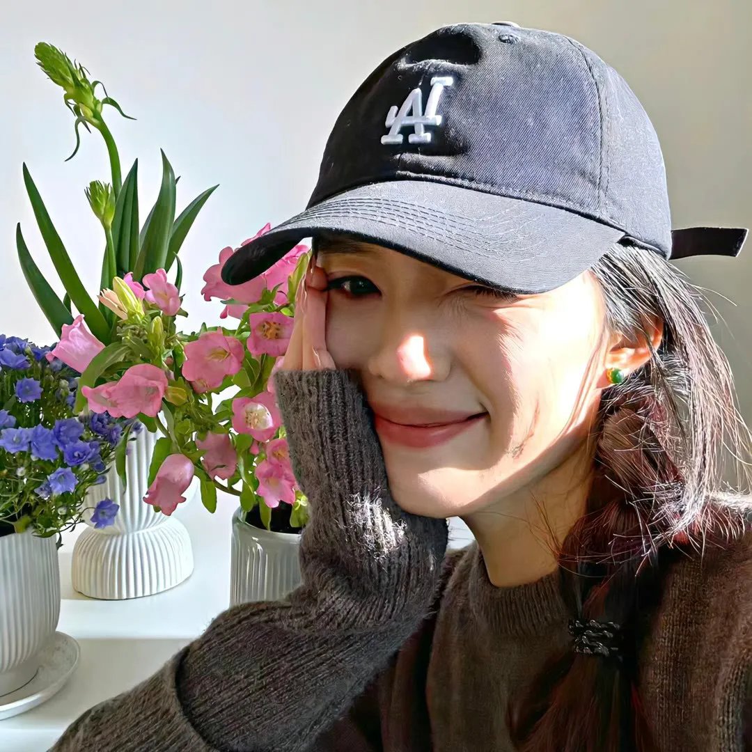 深深腥红